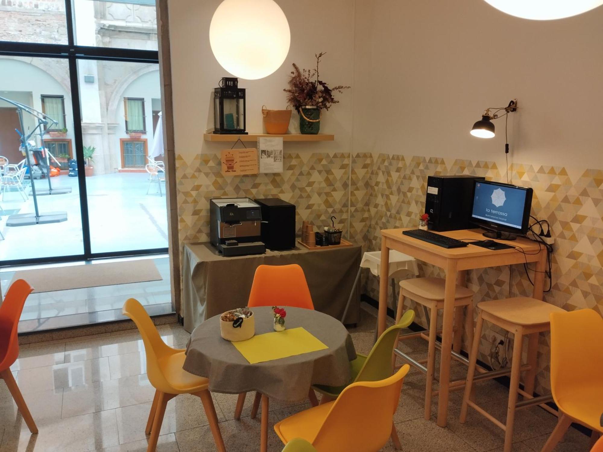 Hostal La Terrassa Barcelona Ngoại thất bức ảnh
