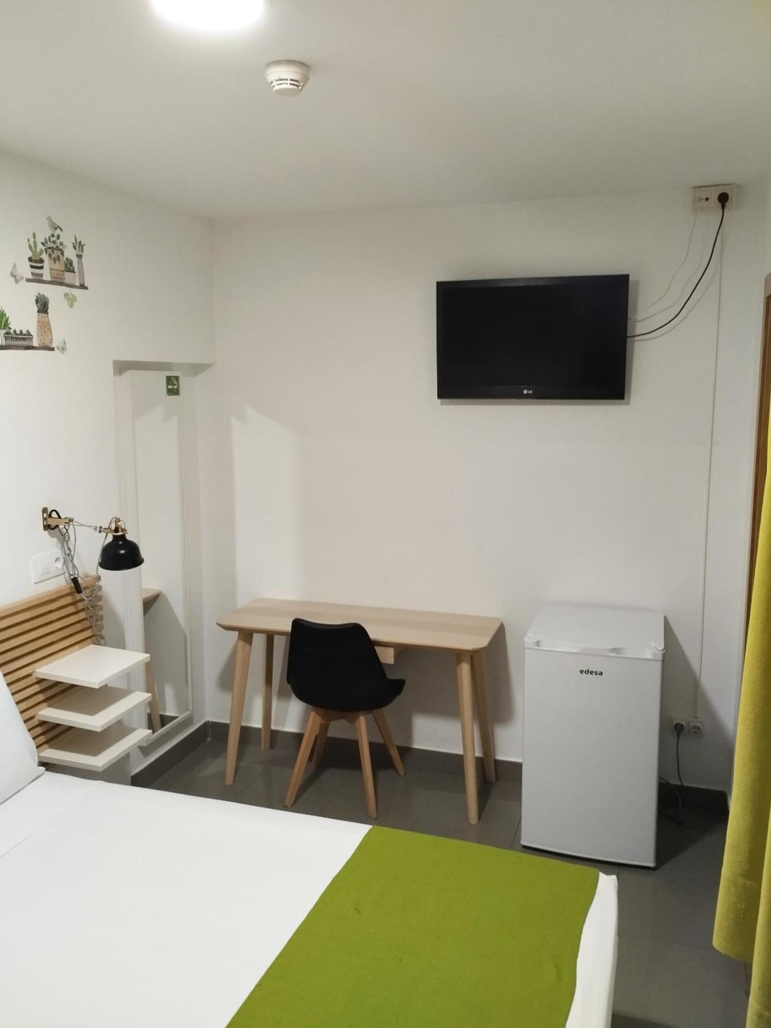Hostal La Terrassa Barcelona Ngoại thất bức ảnh