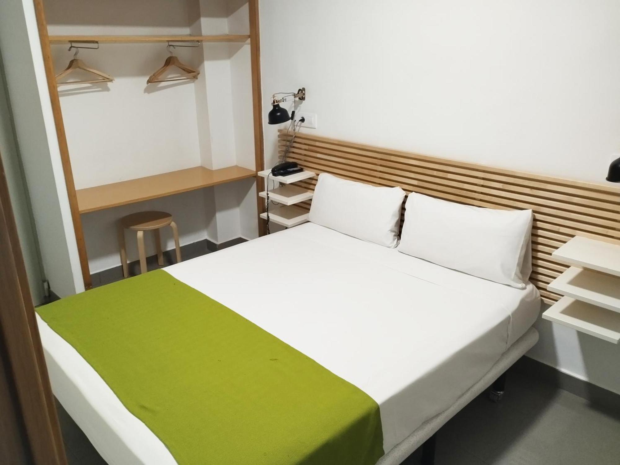Hostal La Terrassa Barcelona Ngoại thất bức ảnh